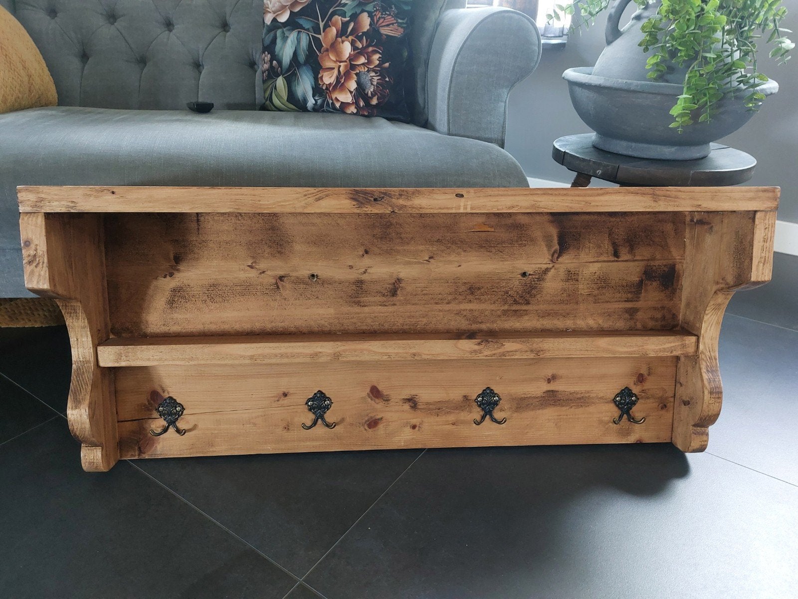 stoer houten regaal kapstok., Huis en Inrichting, Woonaccessoires | Kapstokken, Ophalen, Hout, Wandkapstok, Minder dan 100 cm