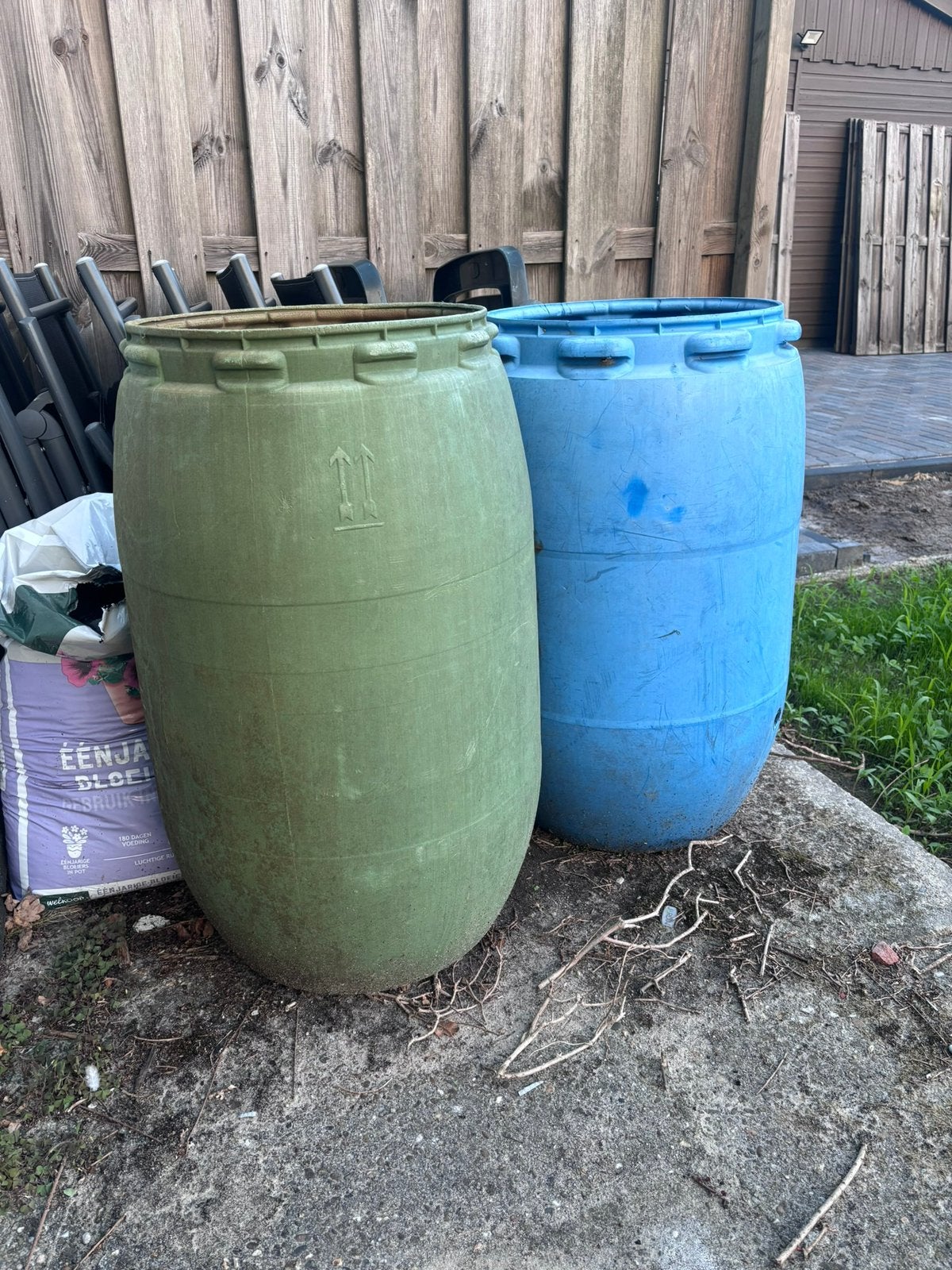 2 tonnen, 150 liter of meer, Ophalen, Zo goed als nieuw