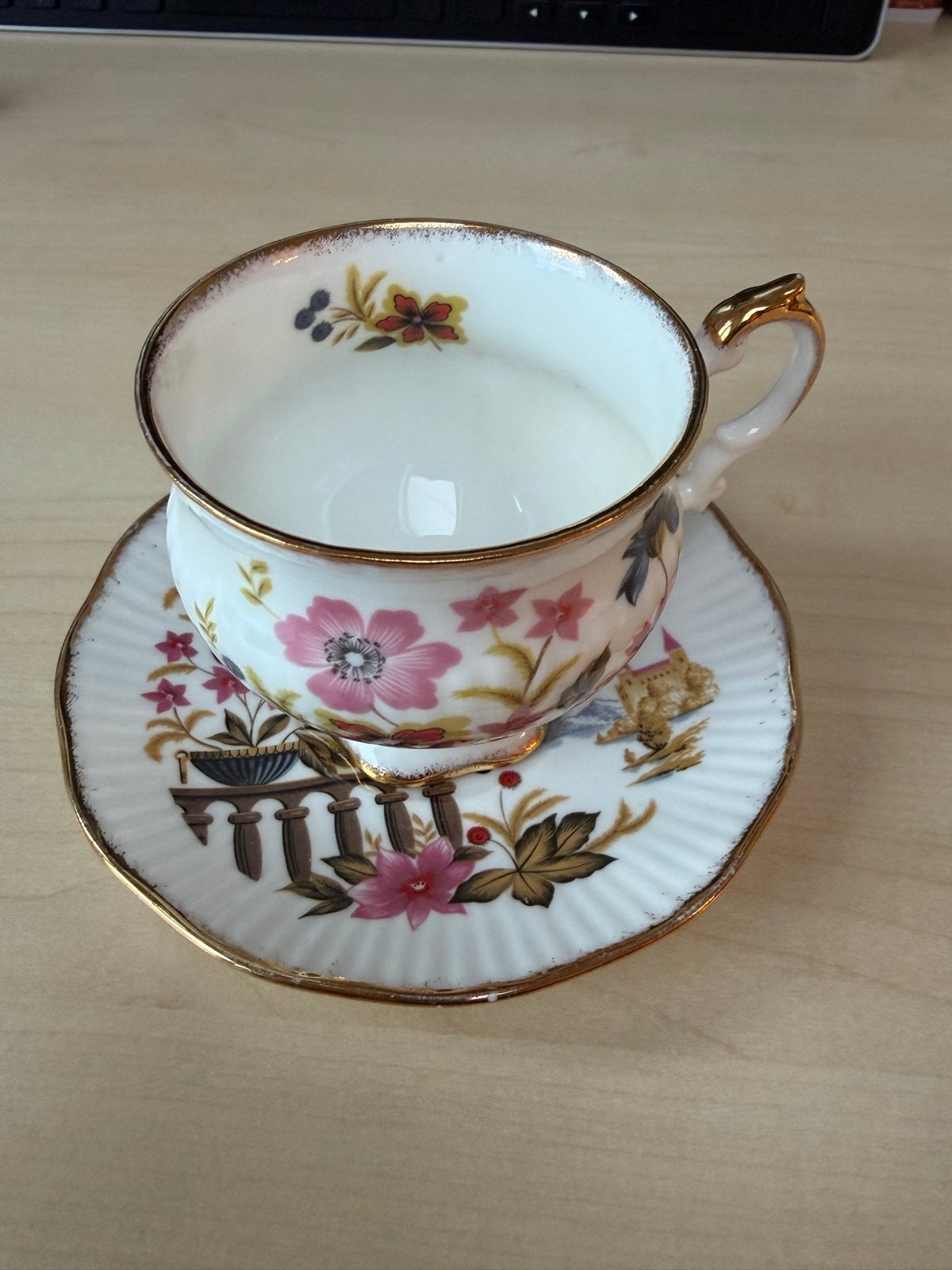 Elizabethan Fine Bone China Kop en Schotel - Bloemenpatroon, Ophalen of Verzenden