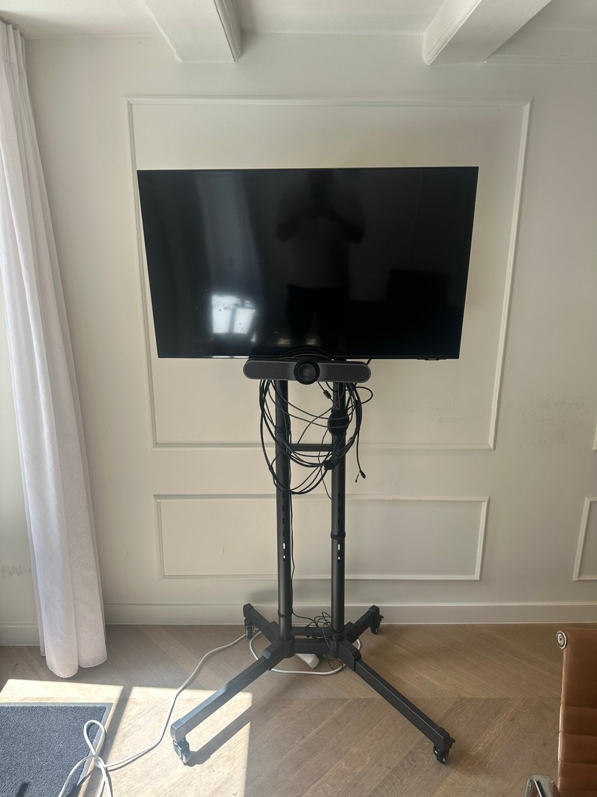 Vergaderruimte set: monitor, camera, microfoon op rijdbare s, 100 cm of meer, Full HD (1080p), Ophalen, Overige merken