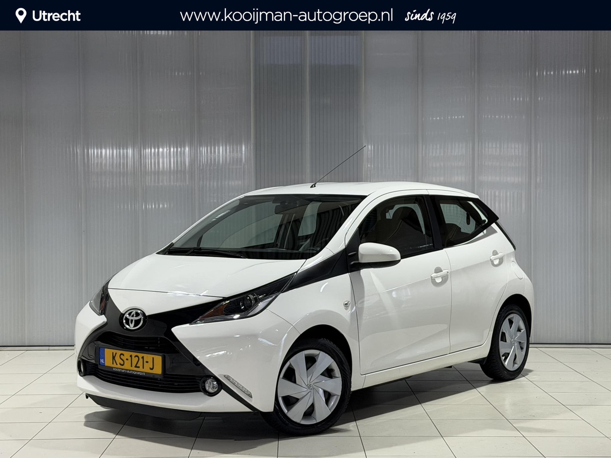 Toyota Aygo 1.0 VVT-i x-play Dealer onderhouden , All season, Auto's, Dealer onderhouden, Stof, Gebruikt, Euro 6