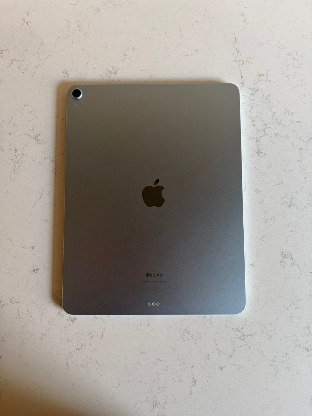 Apple Ipad Air M2 13”+ Magic Folio en Pencil Pro Nieuwstaat, Ophalen of Verzenden, Zo goed als nieuw, Bescherming voor- en achterkant