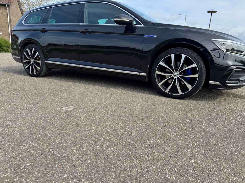 19 inch velgen VW Golf etc + Continental banden 235/40/19, Auto-onderdelen, Banden en Velgen, Gebruikt, Banden en Velgen, 235 mm
