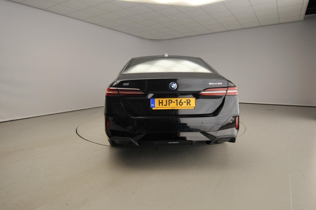 BMW i5 Sedan eDrive40 | M-Sportpakket | LED | Navigatie | Ac, Auto's, BMW, Automaat, Achterwielaandrijving, Gebruikt, Zwart