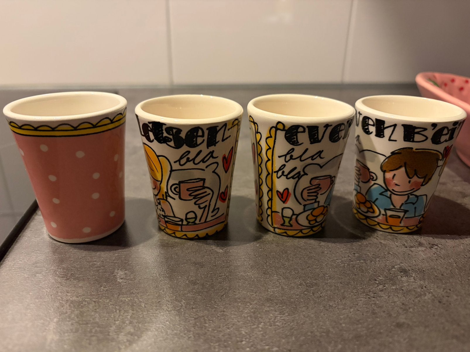 4 blond amsterdam eijerdopjes, Ophalen, Rond, Zo goed als nieuw, Aardewerk