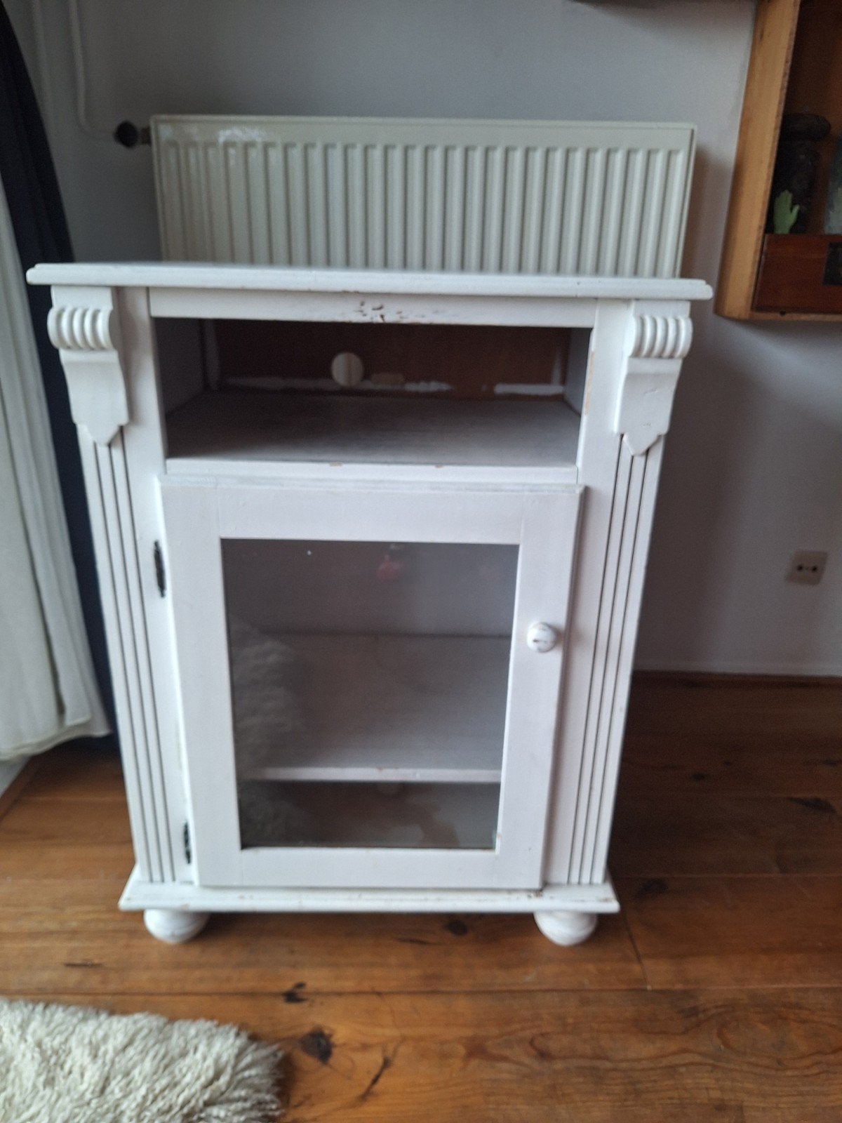 Wit houten kastje met glazen deur en open vak, Huis en Inrichting, Ophalen, Gebruikt