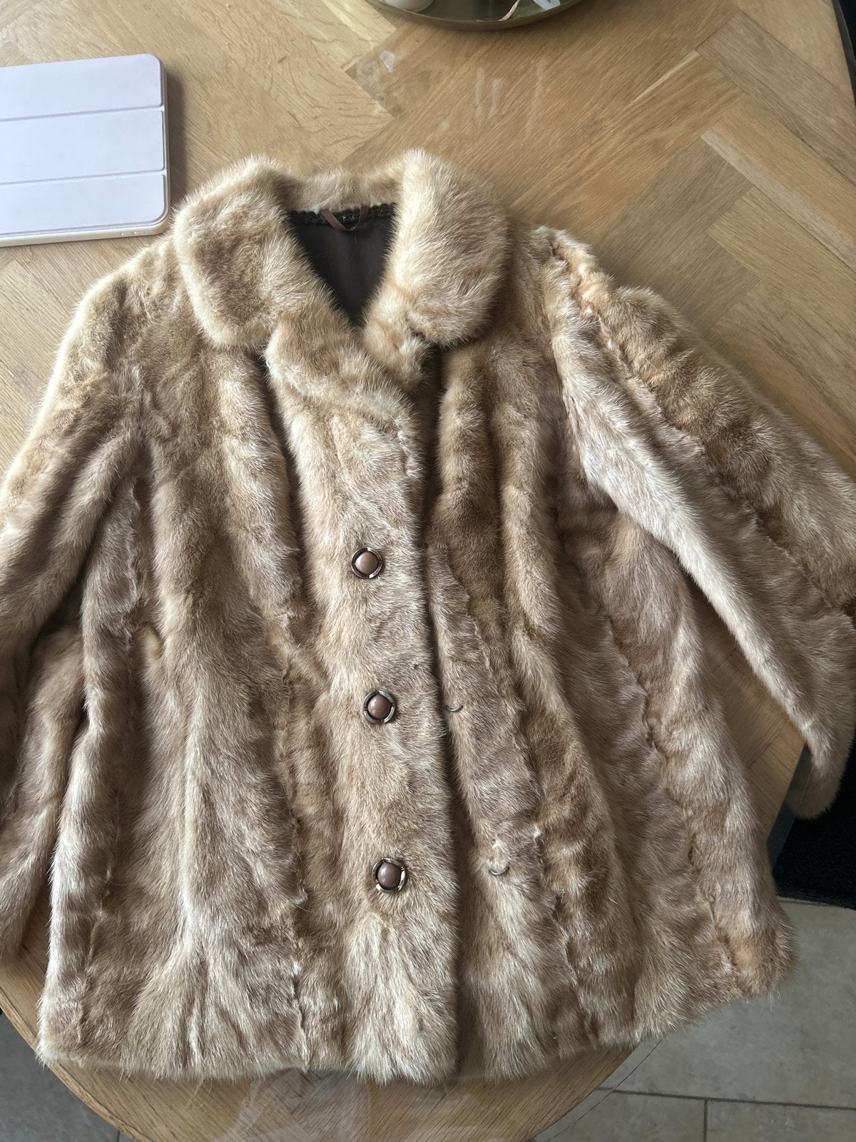 Echte nertz bontjas van Keska, Ophalen of Verzenden, Zo goed als nieuw, Maat 38/40 (M), Beige