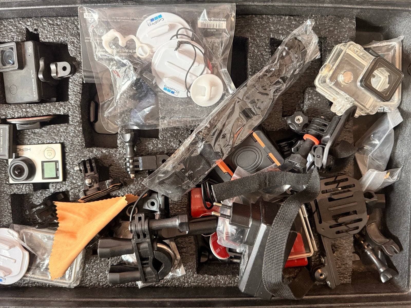 GoPro en Extreme XQ actiecamera set met accessoires, Ophalen, Gebruikt, GoPro