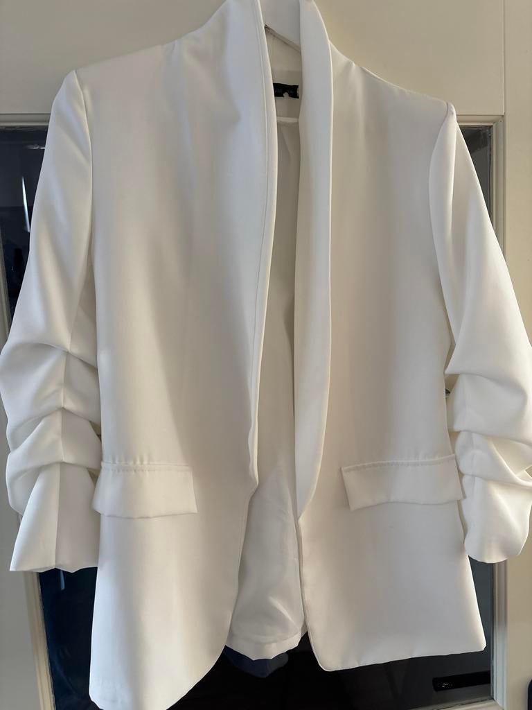 Witte blazer met geplooide mouwen, Maat 38/40 (M), Wit, Ophalen of Verzenden, Zo goed als nieuw
