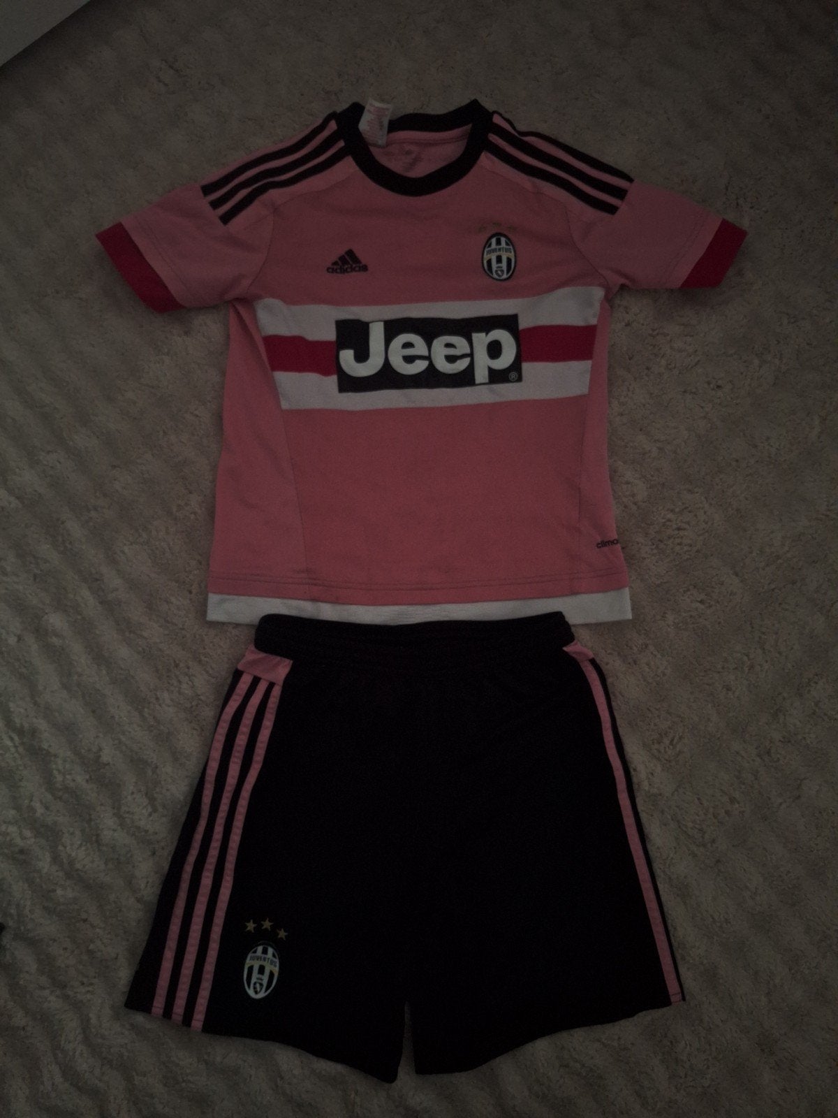 Juventus tenue roze/zwart voor kinderen (maat 5/6), Ophalen of Verzenden, Gebruikt, Adidas, Jongen of Meisje