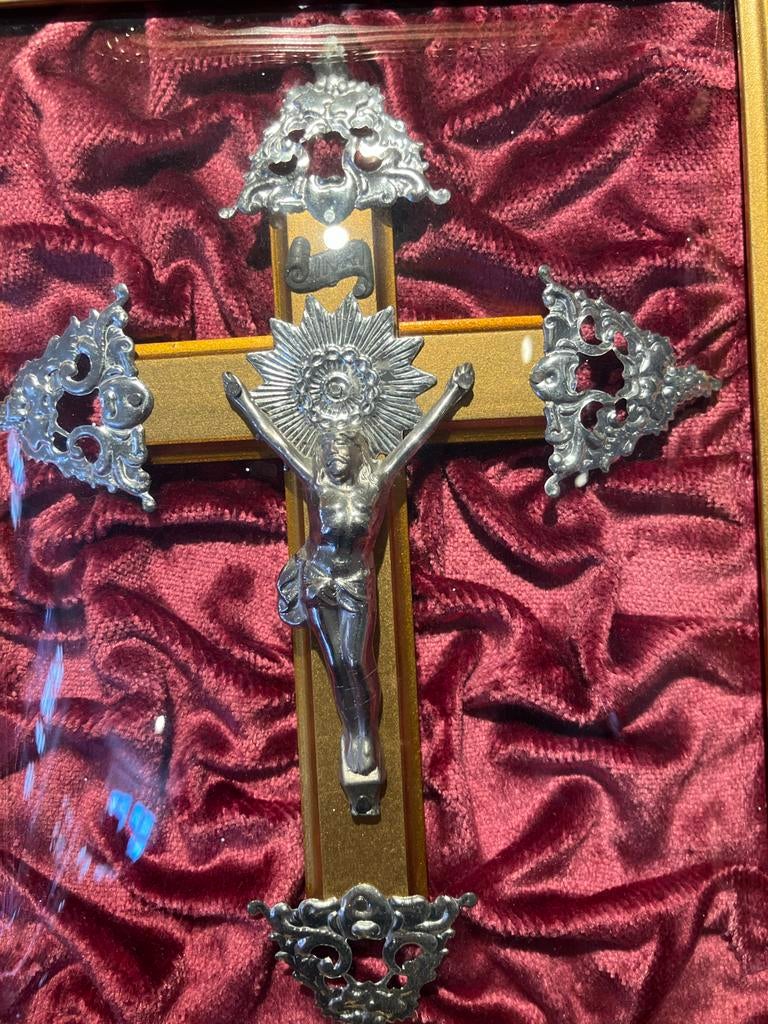 Ingelijst kruisbeeld met Christusfiguur, Ophalen of Verzenden