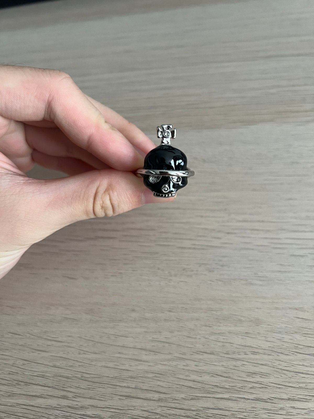 Vivienne westwood black skull ring, Ophalen of Verzenden, Zo goed als nieuw, 20 of groter, Zwart