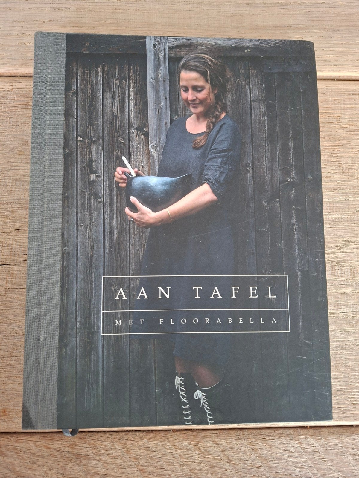 Aan Tafel met Floorabella - Kookboek, Ophalen of Verzenden, Zo goed als nieuw, Floorabella