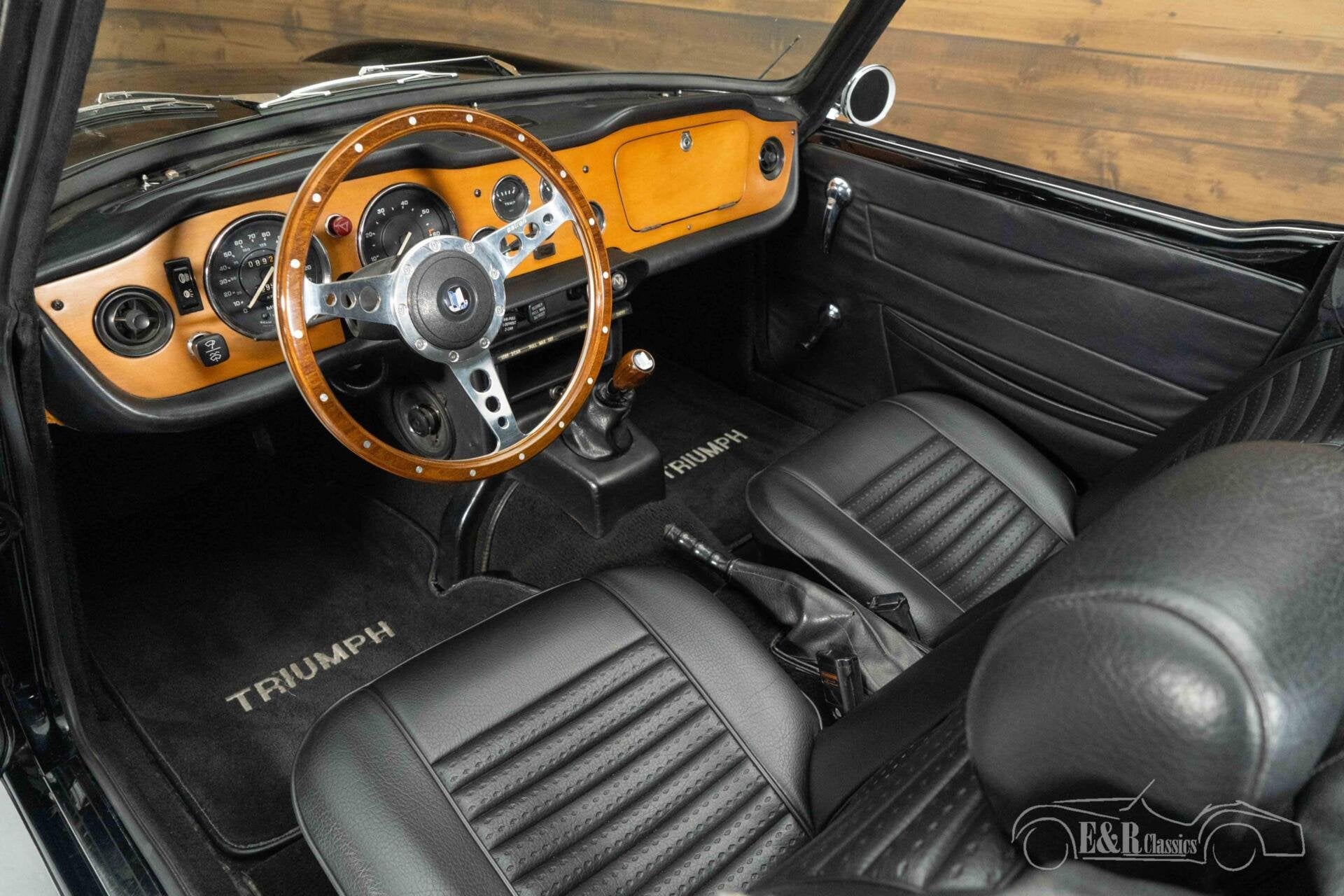 Triumph TR6 Cabriolet | 1971, Achterwielaandrijving, Zwart, Cabriolet, Triumph