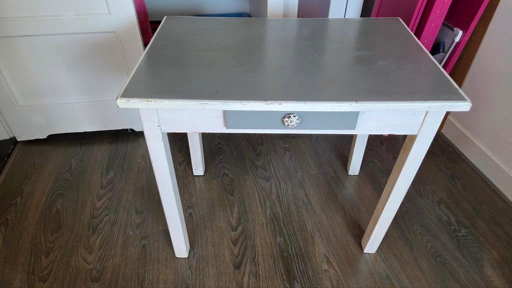Leuk bijzettafeltje met lade - wit/grijs, Huis en Inrichting, Tafels | Bijzettafels, Minder dan 45 cm, Minder dan 55 cm, Gebruikt