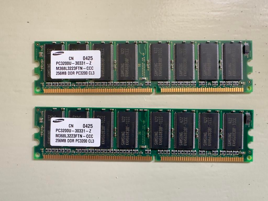 2x Samsung 256MB DDR PC3200 CL3 RAM Geheugenmodules, 1 GB of minder, Ophalen of Verzenden, Desktop, DDR