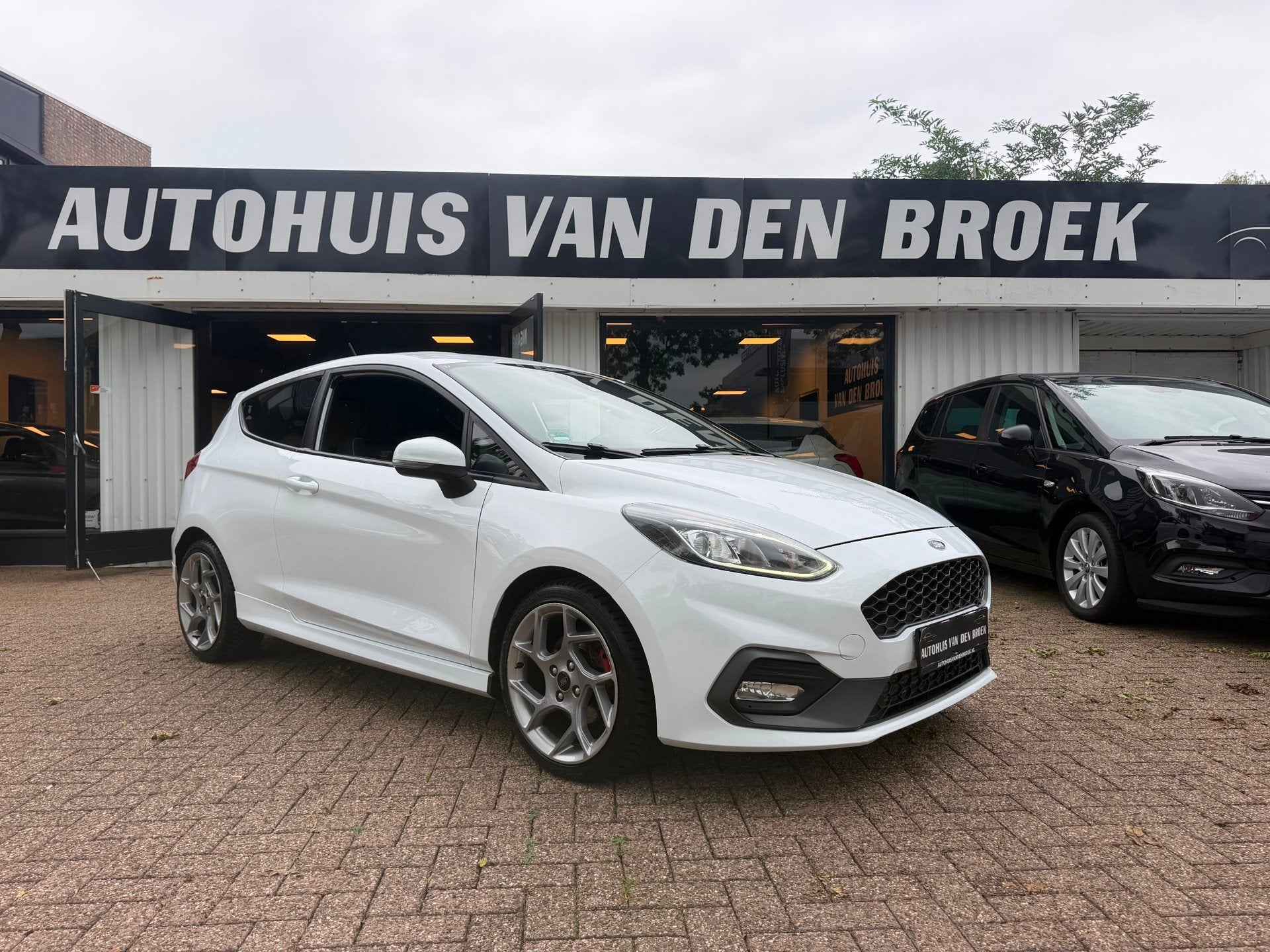 Ford FIESTA 1.5 EcoBoost ST-3|Camera|LED|B&O|Navi|Carplay An, Voorwielaandrijving, Stof, Gebruikt, Wit