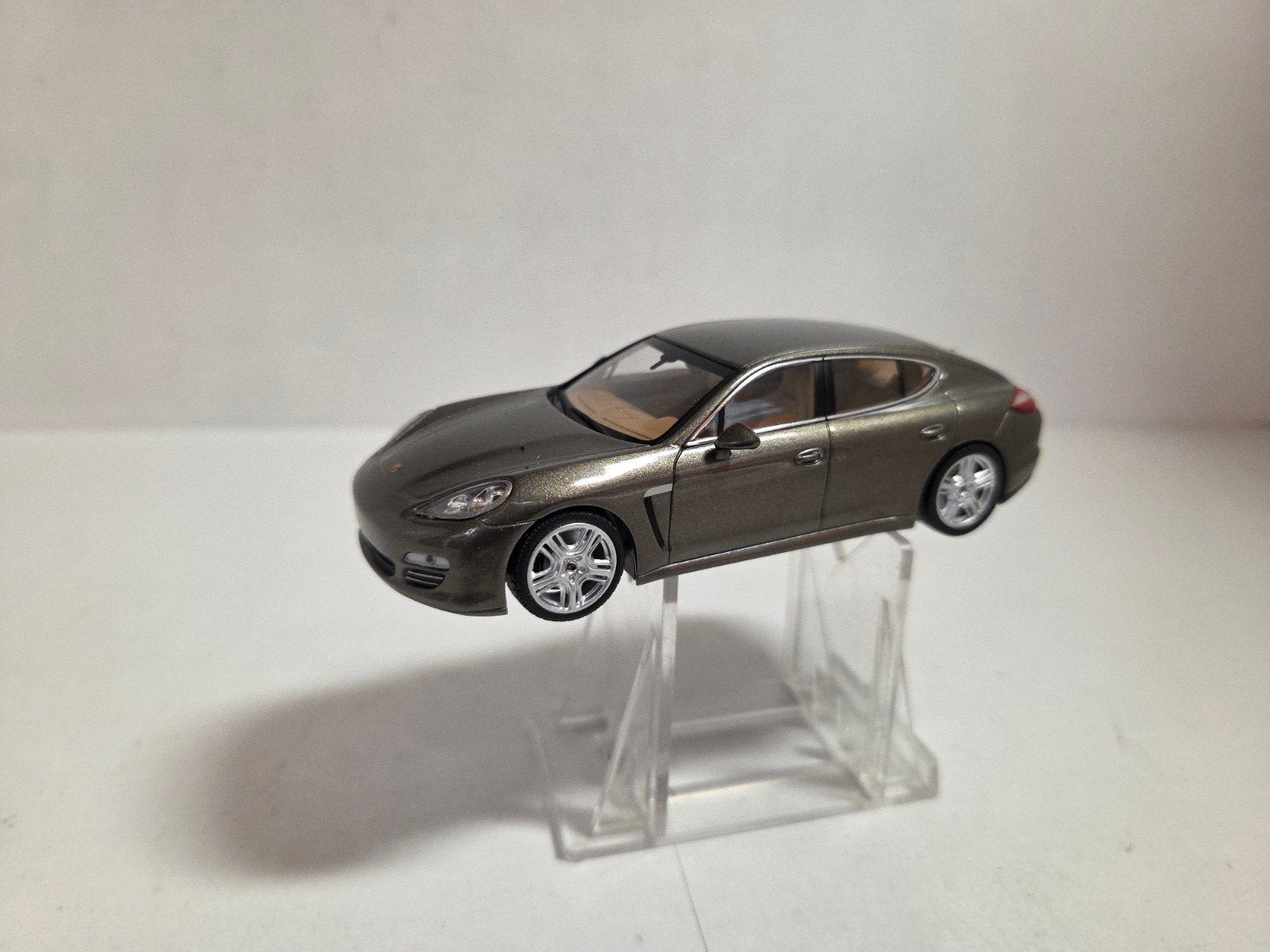 Minichamps Porsche Panamera 1:43, Hobby en Vrije tijd, Modelauto's | 1:43, Auto, ., Ophalen of Verzenden, Zo goed als nieuw