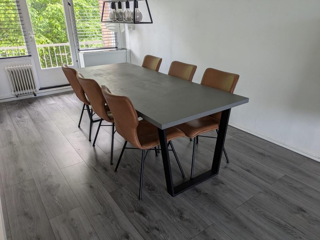 Betonlook tafel 90x220 met zes leren stoelen, Ophalen, Gebruikt, 200 cm of meer, 50 tot 100 cm