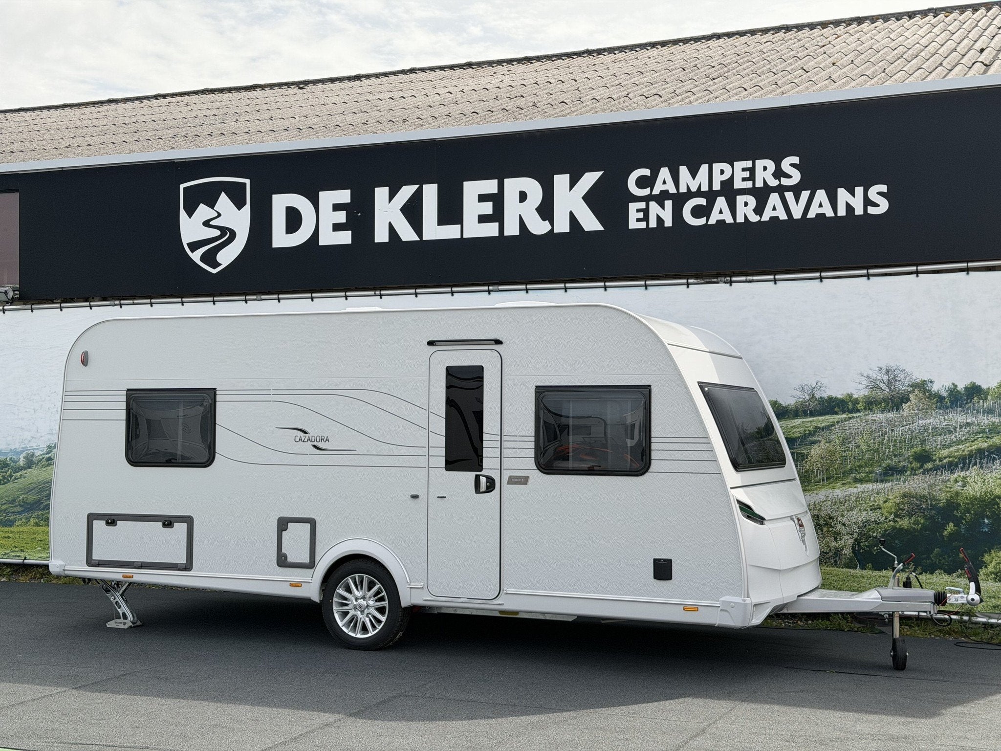 Tabbert Cazadora 495 HE / 50% Deals (bj 2026), Caravans en Kamperen, Caravans, Tabbert, 7 tot 8 meter, Bedrijf, Tot en met 3