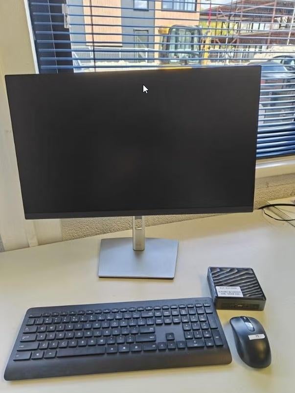 Intel Nuc met 24" dell monitor en draadloos keyboard, muis, Computers en Software, Desktop Pc's, Gebruikt, 2 tot 3 Ghz, Met monitor