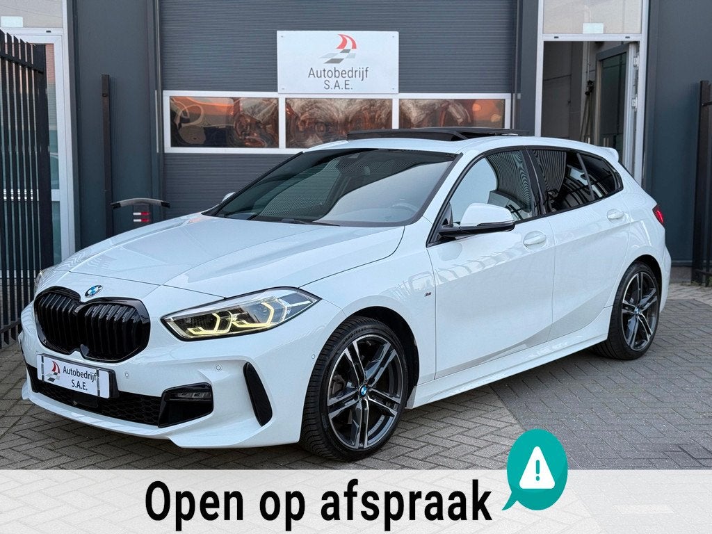 BMW 1-serie 118i M Sport PANO|M SEAT| CARPLAY |SFEER |LED !, 136 pk, Gebruikt, Wit, Origineel Nederlands