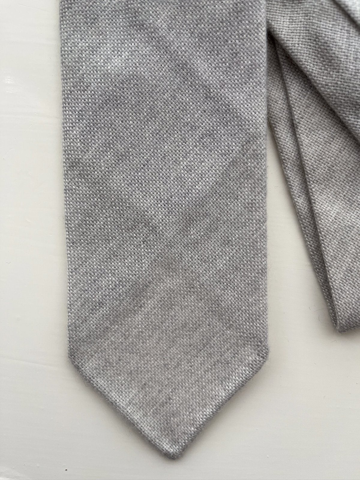 Handgemaakte cashmere das Viola Milano. 7-fold. Nieuw., Ophalen of Verzenden, Nieuw, Grijs, Effen