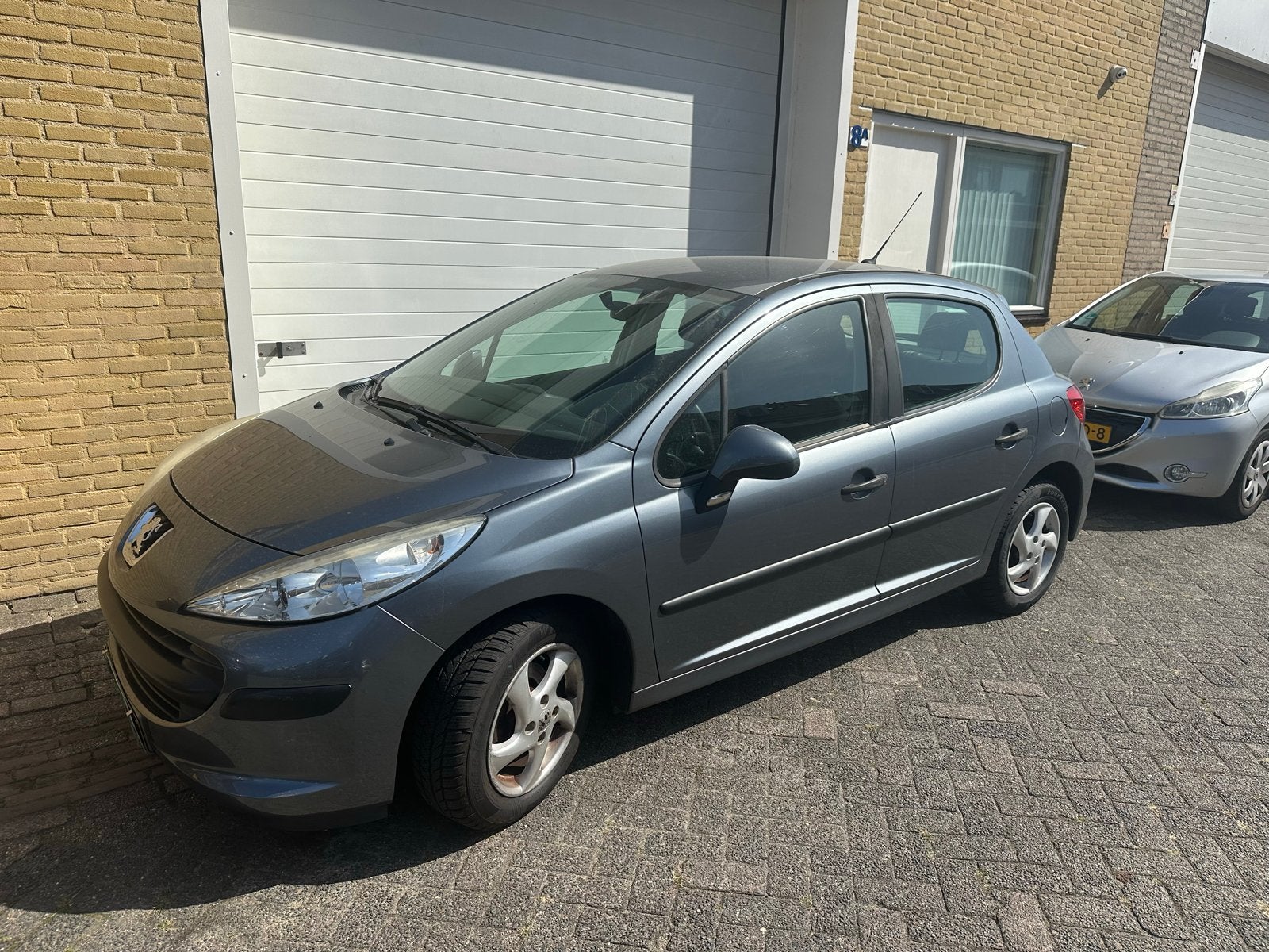 Peugeot 207 1.4 5DRS airco zeer mooi. koppaking lek !, 1360 cc, Handgeschakeld, Ophalen of Verzenden, Zilver of Grijs