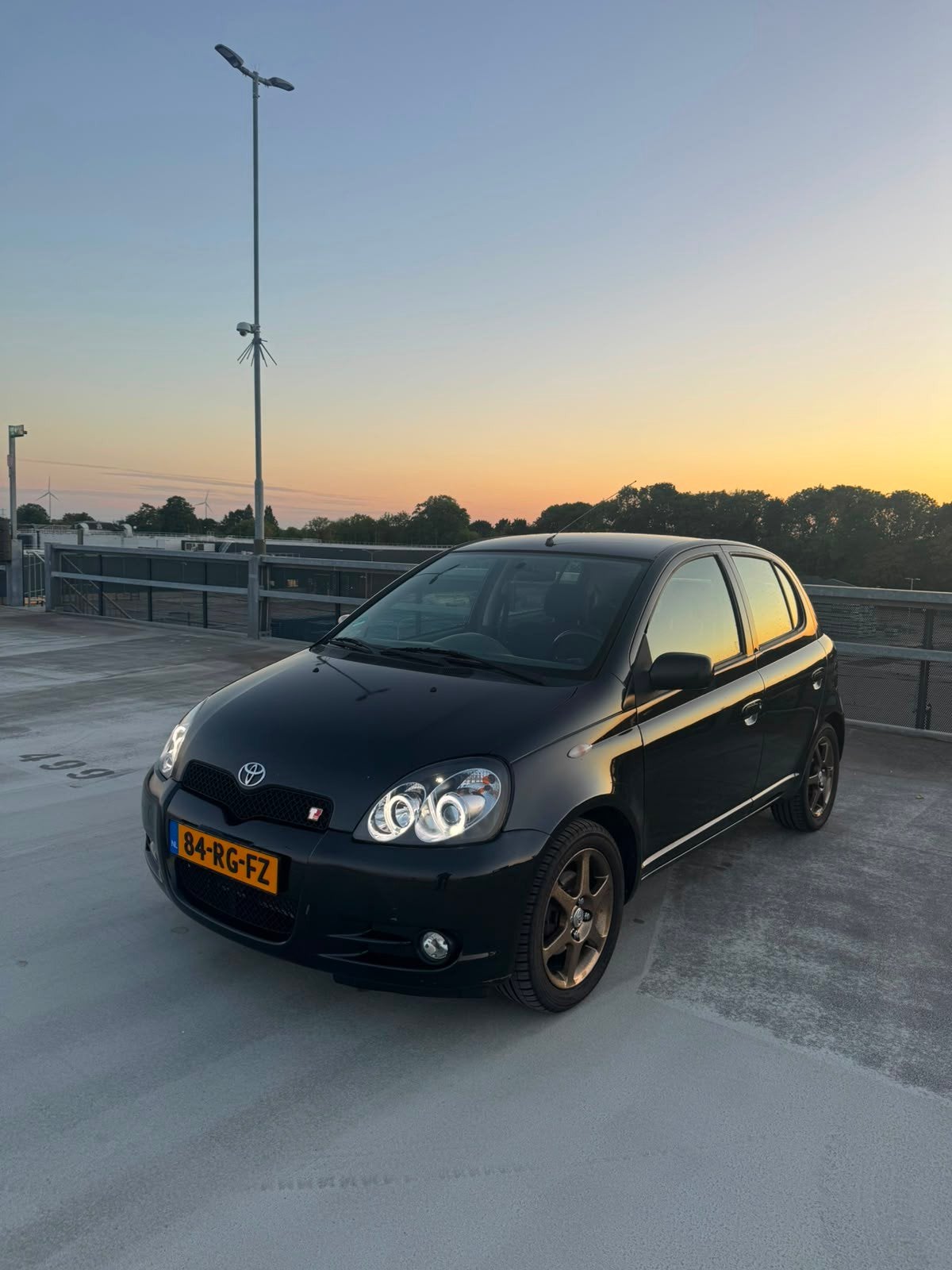 Toyota Yaris 1.5 16V Vvti 5DR T Sport 2001 Zwart, Voorwielaandrijving, 1497 cc, 31 €/maand, 4 cilinders