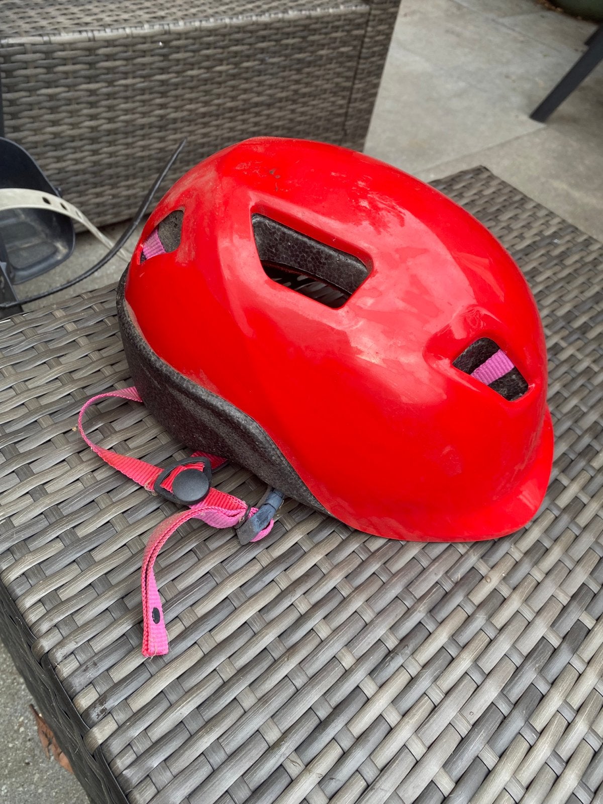 B'Twin Fietshelm Rood - Maat 53-56 cm - Weinig gebruikt, Ophalen, Gebruikt, Overige maten, Jongen of Meisje