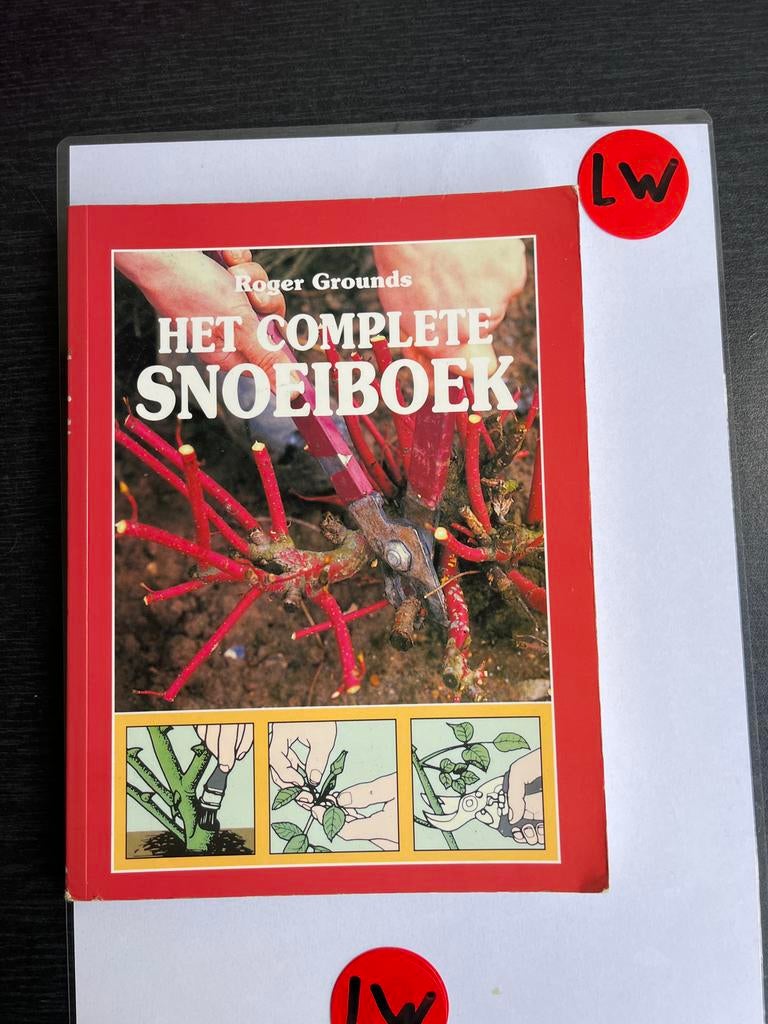 Het Complete Snoeiboek - Roger Grounds, Boeken, Wonen en Tuinieren, Zo goed als nieuw, Tuinieren en Tuinplanten, Ophalen of Verzenden