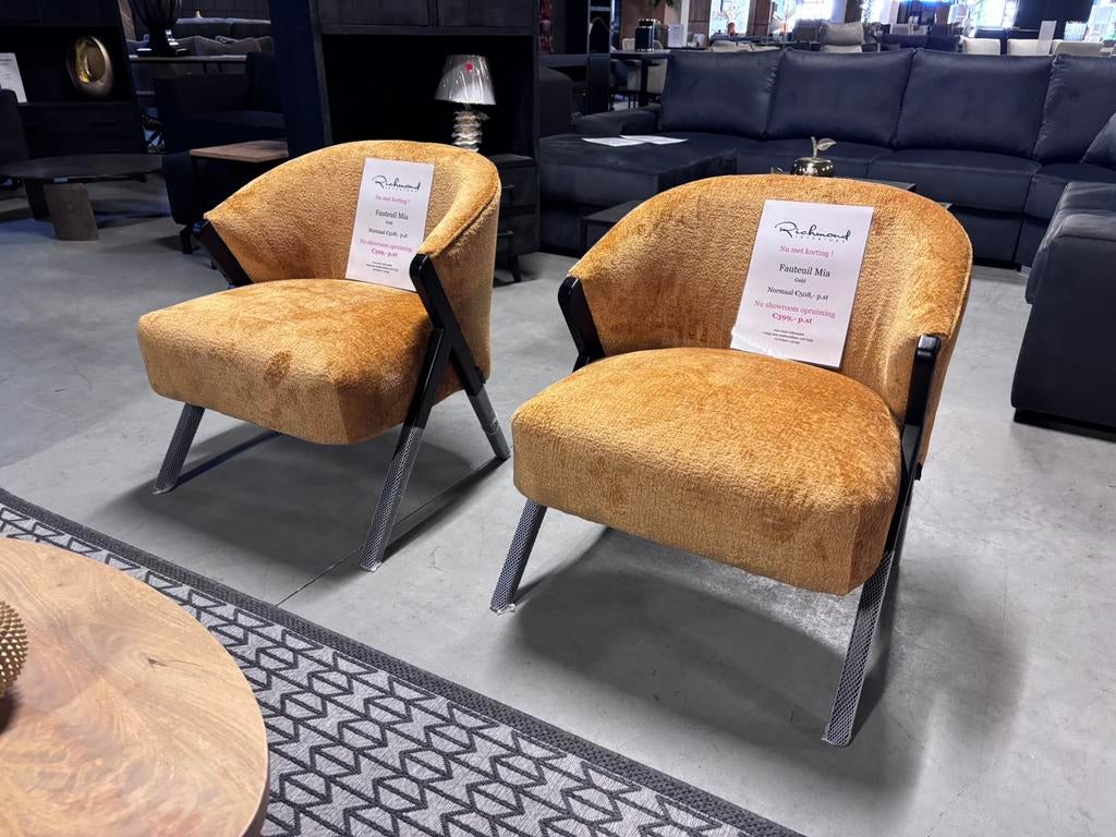 2stuks Richmond Interiors Fauteuil Mia Gold, Huis en Inrichting, Fauteuils, Ophalen, Nieuw, 75 tot 100 cm, Stof