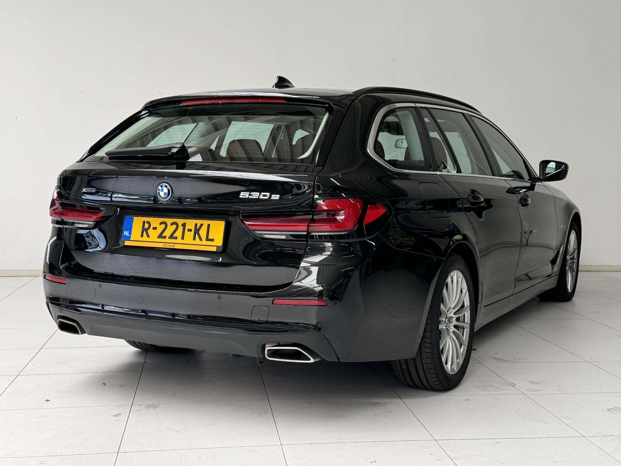BMW 5-serie Touring 530e xDrive Business Edition Plus | Pano, Auto's, 1935 kg, Gebruikt, 4 cilinders, Vierwielaandrijving
