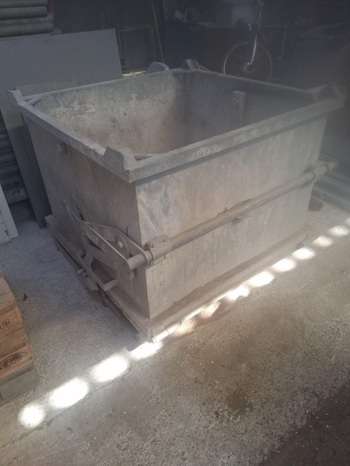 bodemklepcontainer, Ophalen