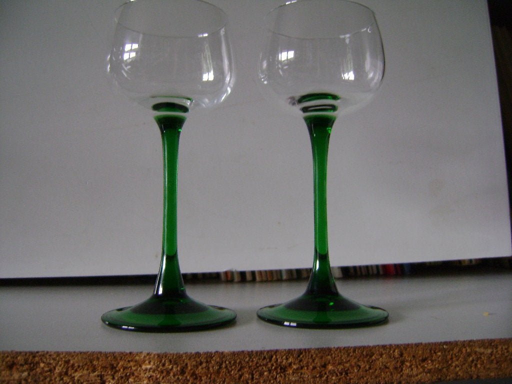 2 Prachtige wijnglazen met groene steel en voet., Ophalen of Verzenden, Nieuw