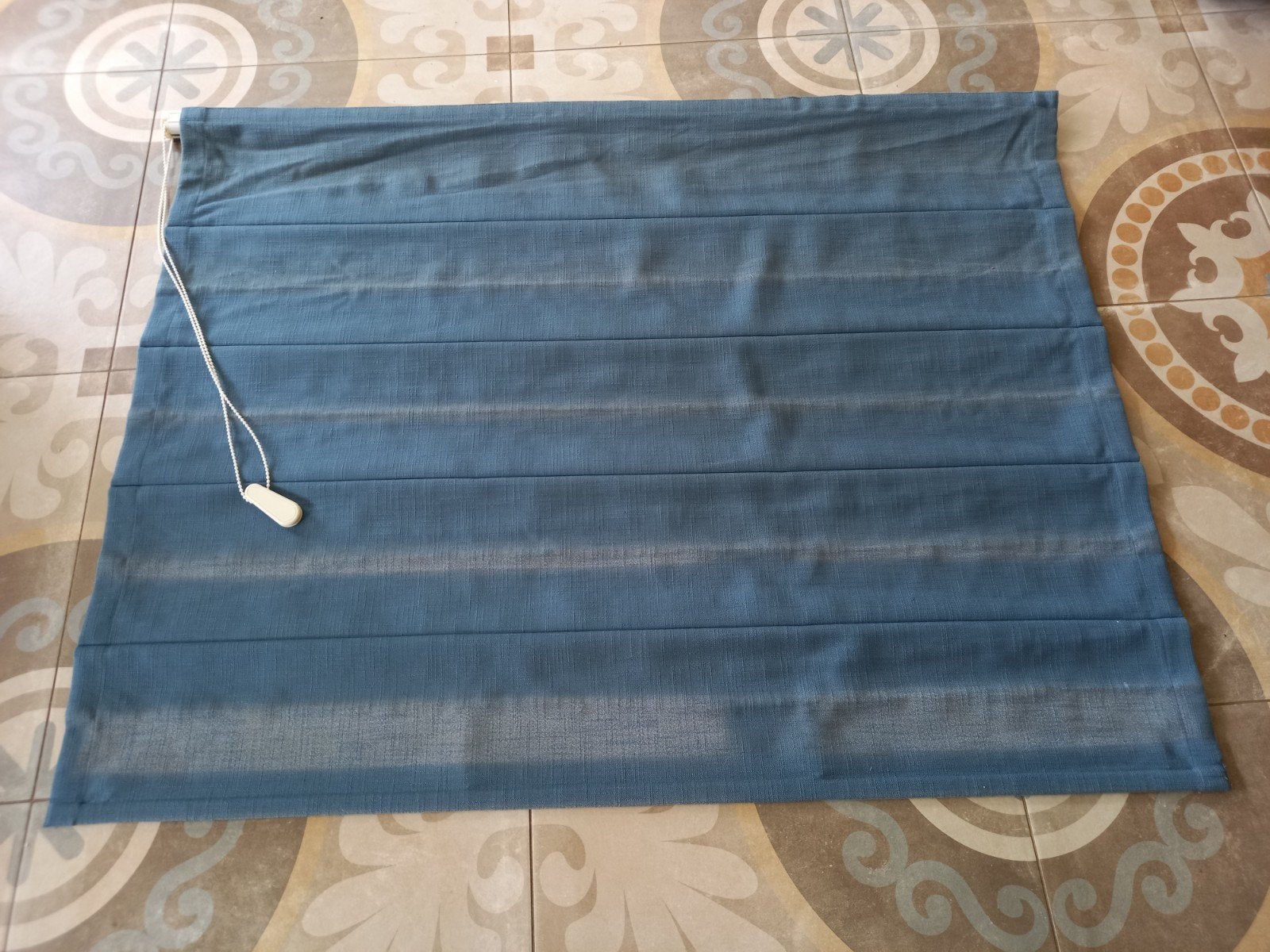 Gratis blauw vouwgordijn met verkleuring., Ophalen, Gebruikt, Blauw, 100 tot 150 cm