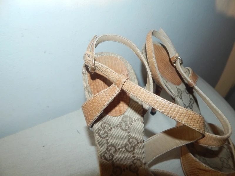 Gucci sandalette beige structuur bandjes monogram voetbed, Kleding | Dames, Schoenen, Verzenden, Beige, Nieuw, Sandalen of Muiltjes