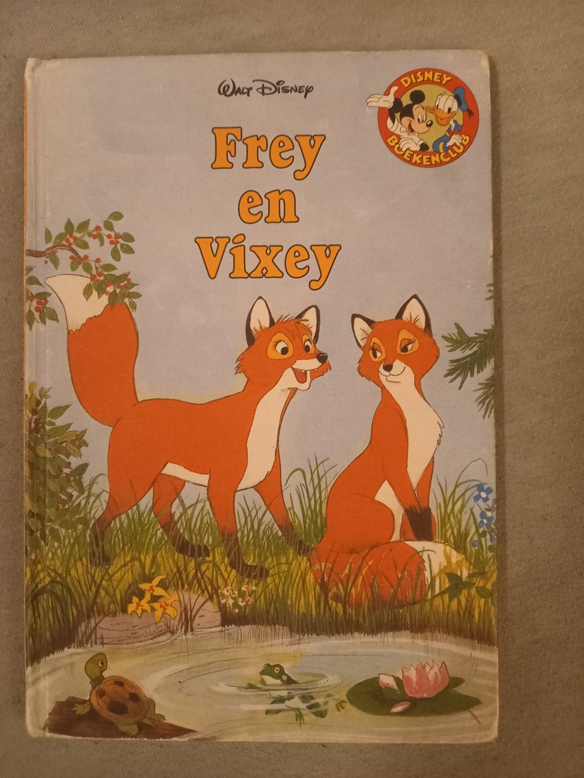 Walt Disney - Frey en Vixey (Disney Boekenclub), Ophalen of Verzenden, Gelezen, Walt Disney, Fictie algemeen
