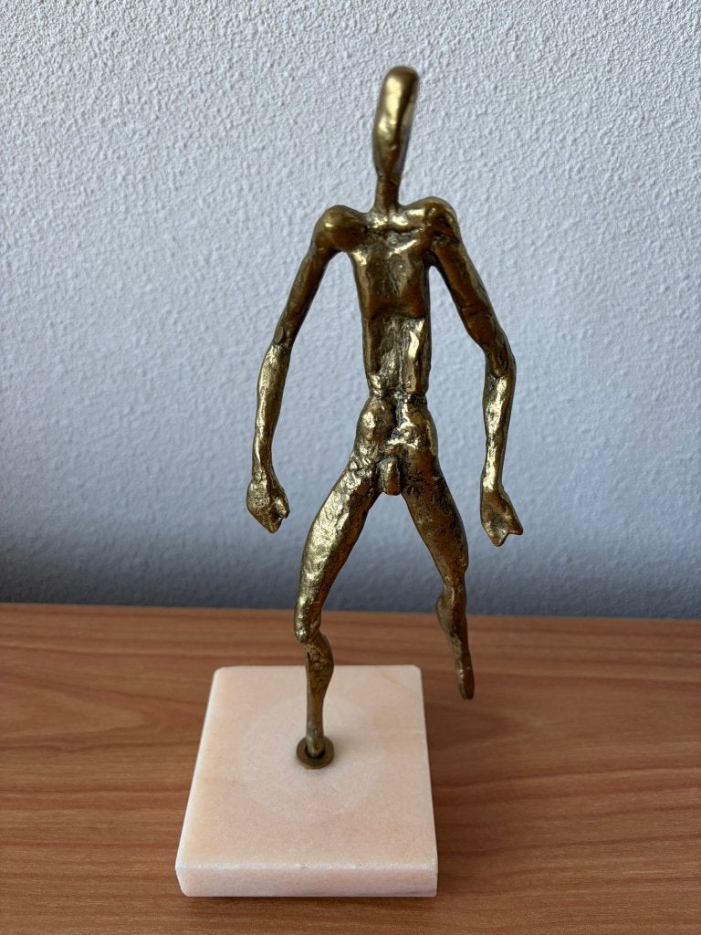 Prachtig modern bronzen beeld man 23,5 cm., Ophalen of Verzenden, Brons, 20 - 50 cm, Op sokkel