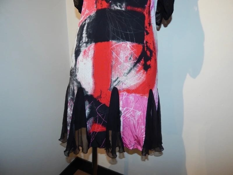 Legatte fijne jurk kleurrijke print en zwart heel apart M, Kleding | Dames, Maat 38/40 (M), Legatte, Zo goed als nieuw, Knielengte