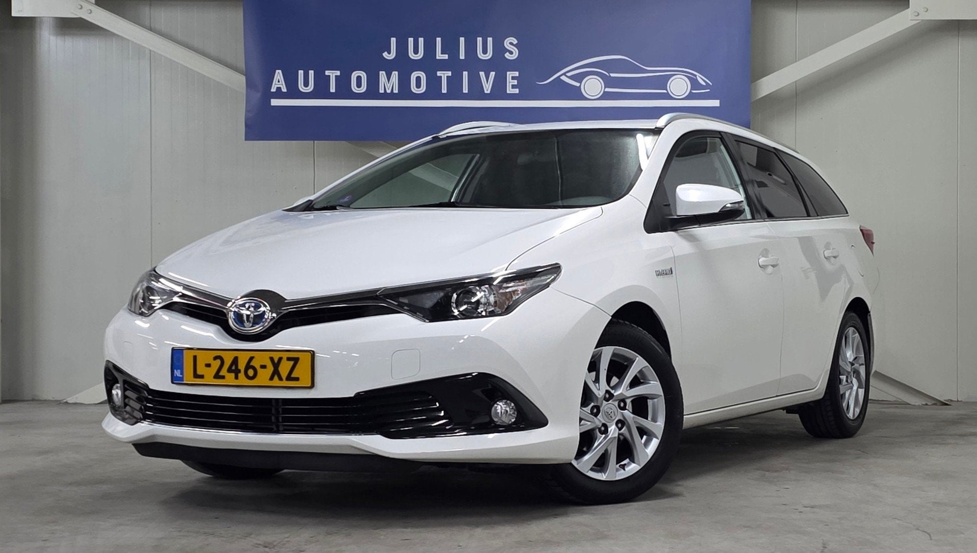 Toyota Auris Touring Sports 1.8 Hybrid Dynamic Dealer Onderh, Auto's, Dealer onderhouden, Gebruikt, Euro 6, Wit