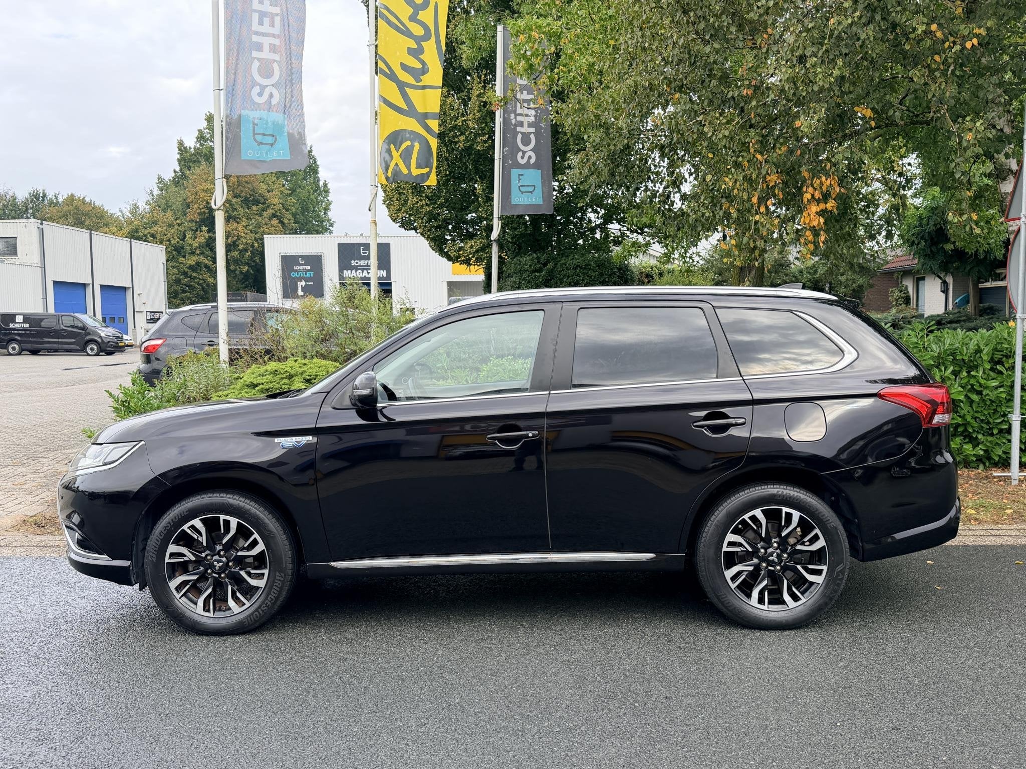 Mitsubishi Outlander 2.0 PHEV instyle+Exclusive 203PK Leder, 1998 cc, Euro 6, 4 cilinders, Bruin