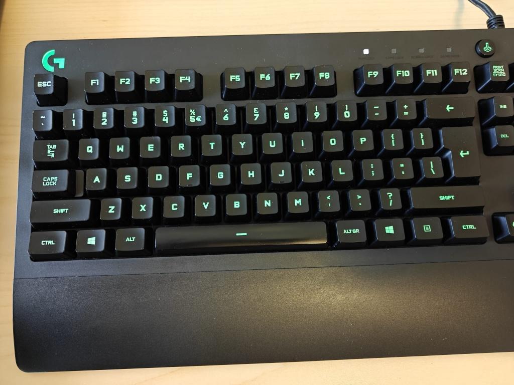 Logitech G213 Toetsenbord / Keyboard, Computers en Software, Toetsenborden, Logitech, Ophalen of Verzenden, Zo goed als nieuw