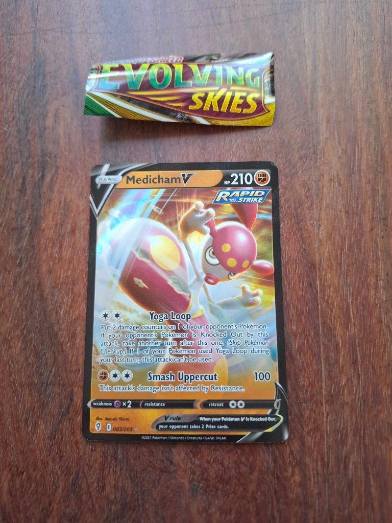 Pokemon Medicham (V) (EVS 083/203) – Evolving Skies, Ophalen of Verzenden, Nieuw, Losse kaart, Foil