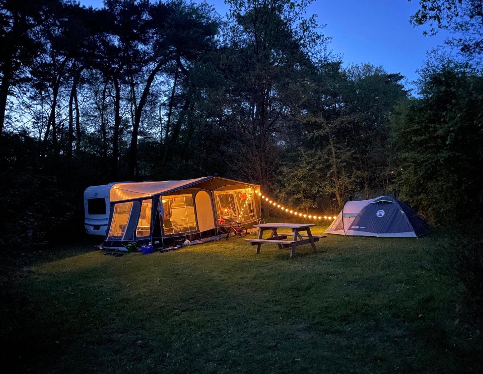 LMC Maestro 470E (2018) + mover, airco, voortent & stalling, Caravans en Kamperen, Luifel, Treinzit, Particulier, 5 tot 6 meter