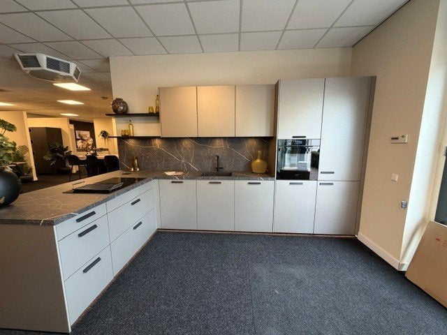 Niet gebruikte showroom keuken voor maar €13.500,-, Huis en Inrichting, Ophalen, Overige typen, Nieuw, Overige kleuren
