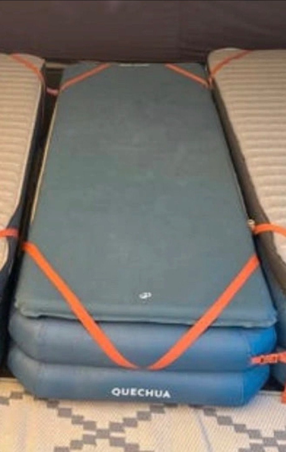 Quechua Camp Bed Air - Opblaasbaar campingbed 1 persoon, Caravans en Kamperen, Luchtbedden, Ophalen of Verzenden, Zo goed als nieuw