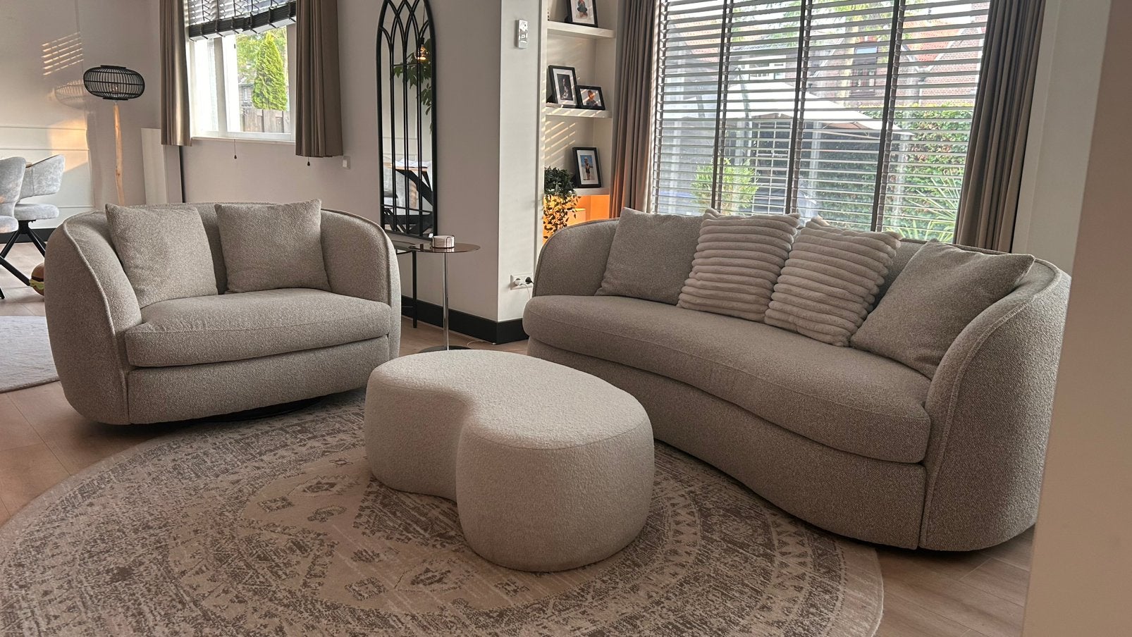 Japandi organische bank, loveseat, hocker + glazen tafel, Ophalen, Driepersoons, 75 tot 100 cm, Zo goed als nieuw