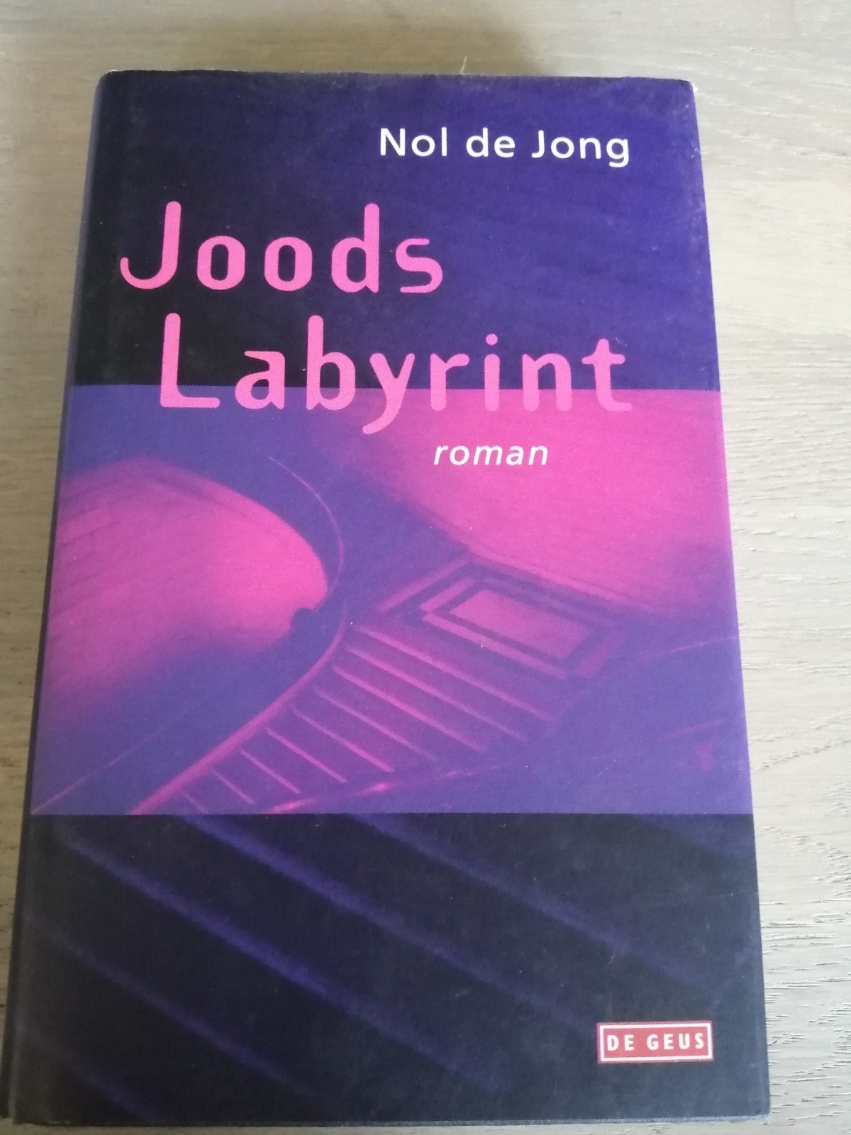 Joods Labyrint - Nol de Jong, Ophalen of Verzenden, Gelezen, Nol de Jong, Nederland