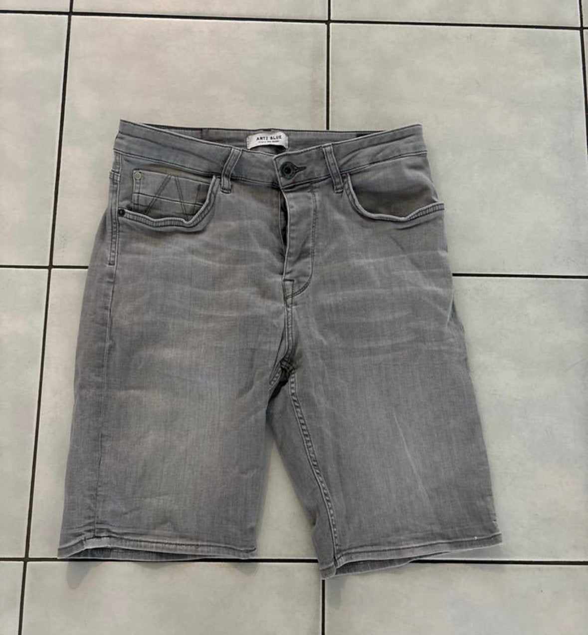 Heren short jeans lichtgrijs maat M van de Sting, Ophalen of Verzenden, Gedragen, Grijs, W32 (confectie 46) of kleiner